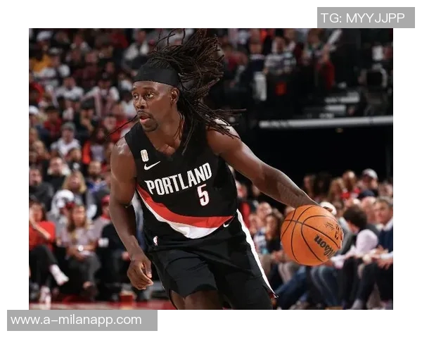 老将霍勒迪状态回暖17投9中贡献22分助力球队表现出色